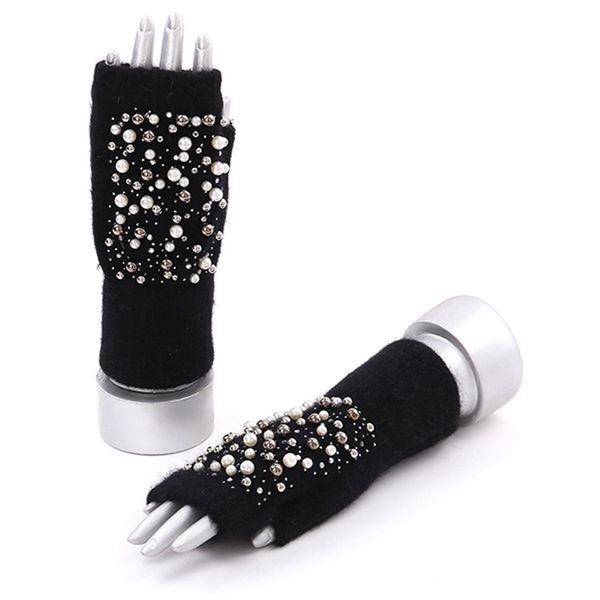 woman warm outdoor fur gloves female mittens winter gloves rhinestone with pearl fur, Blue;gray
woman warm outdoor fur gloves female mittens winter gloves rhinestone with pearl fur, Blue;gray