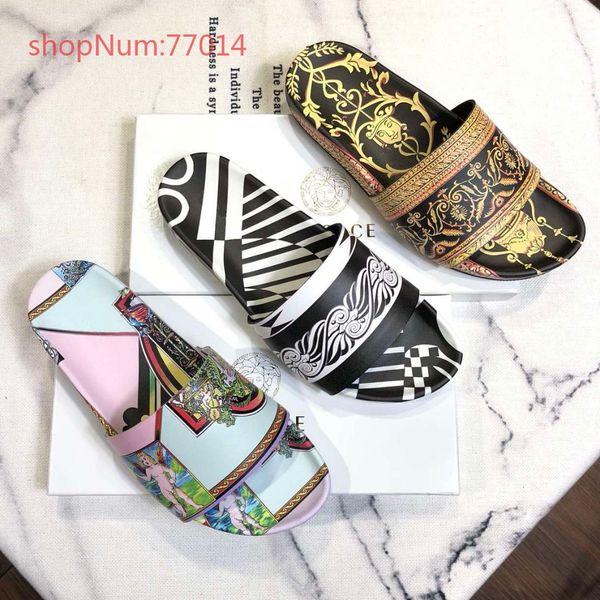 2019 new arrival men's slippers fashion beautiful pattern top quality real leather flat sole men slip-on shoes black size 38-44
2019 new arrival men's slippers fashion beautiful pattern top quality real leather flat sole men slip-on shoes black size 38-44
