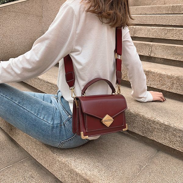 women's 2019 version, fresh solid, single-shoulder, single-shoulder, diagonal, soft, wide shoulder strap, small square bag
women's 2019 version, fresh solid, single-shoulder, single-shoulder, diagonal, soft, wide shoulder strap, small square bag