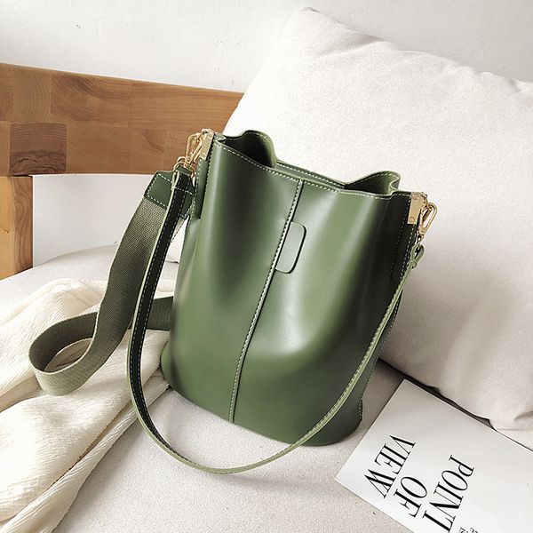 2020 new female bucket bag ladies fashion shoulder messenger bag wild large capacity wide shoulder strap women
2020 new female bucket bag ladies fashion shoulder messenger bag wild large capacity wide shoulder strap women