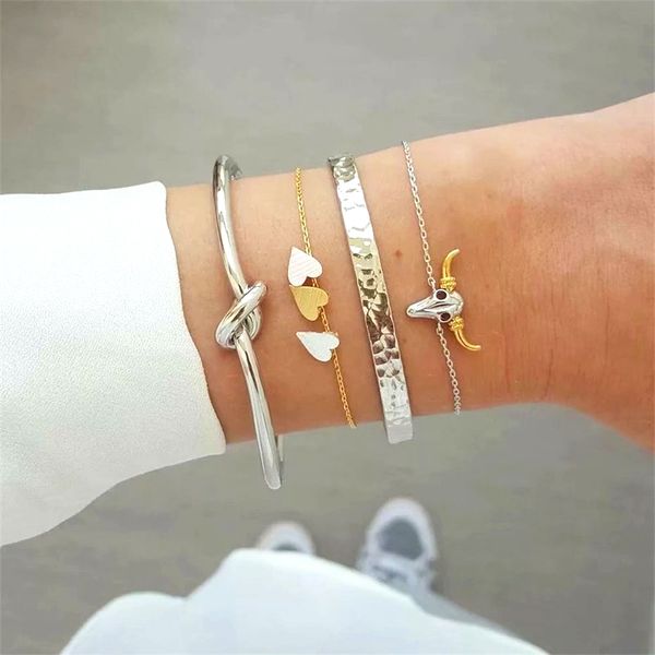 4 pcs/ set bohemian bull head knotted heart chain opening multilayer silver bracelet set women personality jewelry a direct sale, Golden;silver
4 pcs/ set bohemian bull head knotted heart chain opening multilayer silver bracelet set women personality jewelry a direct sale, Golden;silver