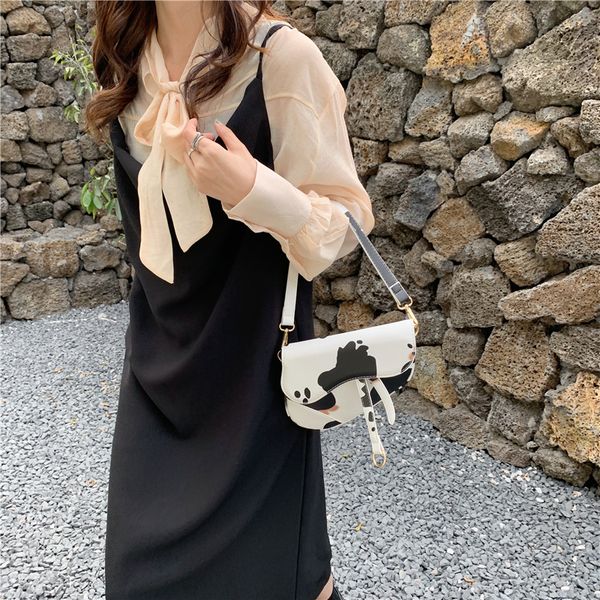 2020 autumn and winter new milk cow pattern texture niche shoulder messenger bag saddle bag retro underarm handbag women
2020 autumn and winter new milk cow pattern texture niche shoulder messenger bag saddle bag retro underarm handbag women