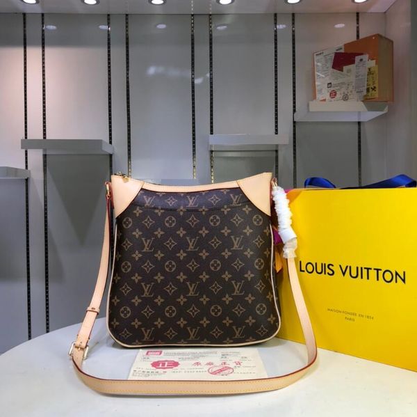 famous designer womens handbag new letter shoulder bag genuine leather messenger bag luxury tote-01
famous designer womens handbag new letter shoulder bag genuine leather messenger bag luxury tote-01
