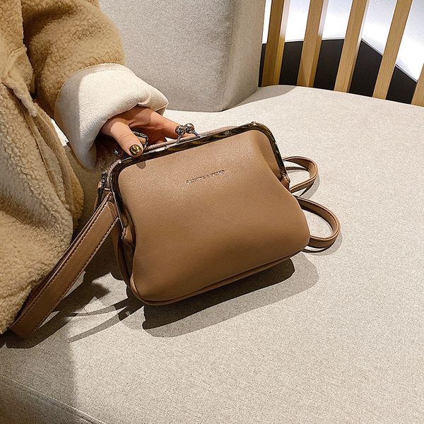 fashion acrylic women's crossbody bag vintage small women's shoulder bag luxury soft leather ladies messenger sac a main
fashion acrylic women's crossbody bag vintage small women's shoulder bag luxury soft leather ladies messenger sac a main