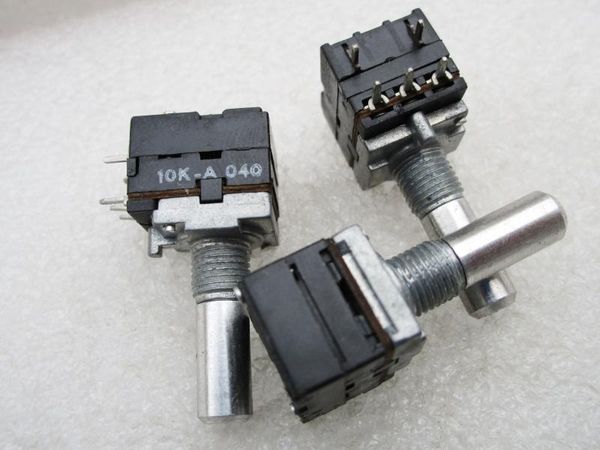 ind bras genuine single associated with switch potentiometer a10k shank having a threaded length 20mm round handle
ind bras genuine single associated with switch potentiometer a10k shank having a threaded length 20mm round handle