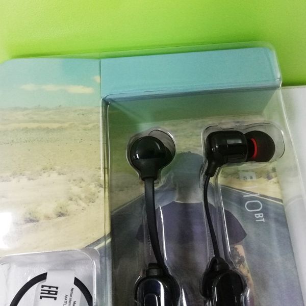 TUNE110 BT Active Bluetooth wireless earphone Stereo Earpiece with Microphone with retail box 5pcs by DHL
TUNE110 BT Active Bluetooth wireless earphone Stereo Earpiece with Microphone with retail box 5pcs by DHL