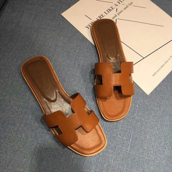 new fashion designers design woman's slippers High Leather woman's slippers European and american style with the packing hot sale
new fashion designers design woman's slippers High Leather woman's slippers European and american style with the packing hot sale