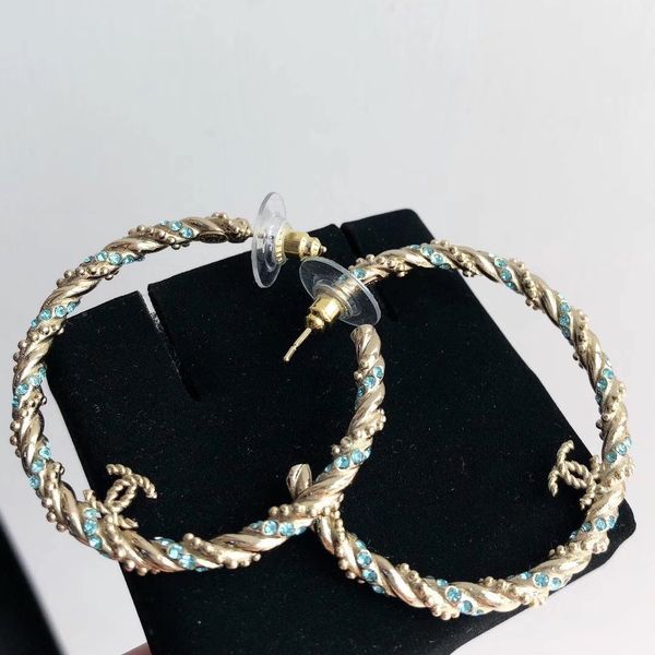 Топ из латуни Фирменное кольцо Обруч Серьги класса люкс 18K Позолоченная форма крю
Топ из латуни Фирменное кольцо Обруч Серьги класса люкс 18K Позолоченная форма крю