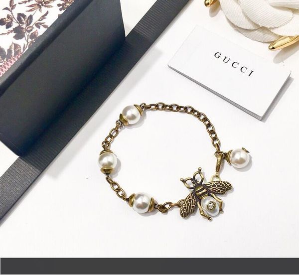 роскошный дизайнер bee pearl браслет ювелирные изделия для женщин высокое качество 2020 новый винтажный бренд дизайнер медный жемчуг шарм бр, Golden;silver
роскошный дизайнер bee pearl браслет ювелирные изделия для женщин высокое качество 2020 новый винтажный бренд дизайнер медный жемчуг шарм бр, Golden;silver