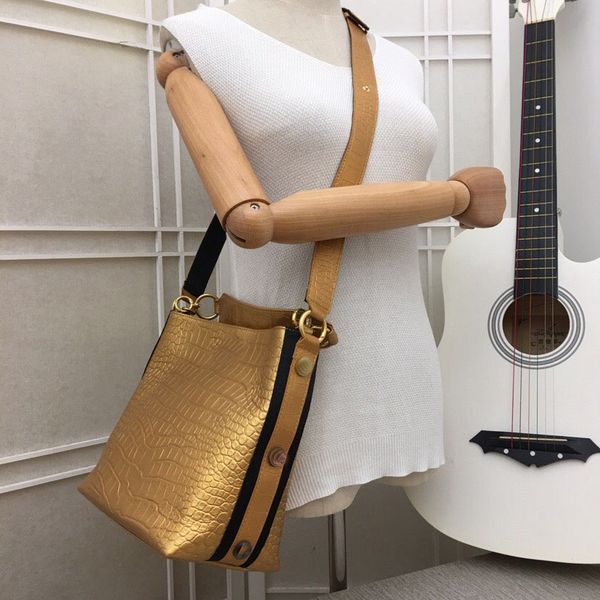 new european shopping bag style classic 25cm shoulder bag handbag shoulder handbag pure nice quality crossbody bag sale
new european shopping bag style classic 25cm shoulder bag handbag shoulder handbag pure nice quality crossbody bag sale