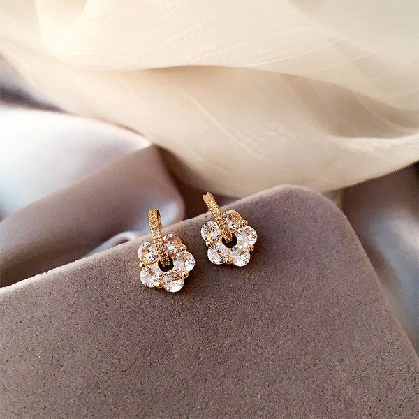 french exquisite petite zircon flower silver needle earrings temperament sweet girl women fashion accessories jewelry
french exquisite petite zircon flower silver needle earrings temperament sweet girl women fashion accessories jewelry