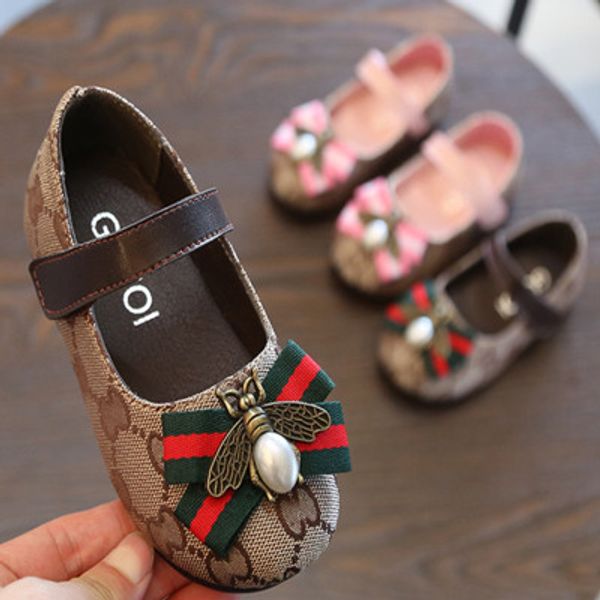 kids designer princess leather shoes girls luxury flat shoes children fashion print casual shoe bee decoration 2020 spring new trend
kids designer princess leather shoes girls luxury flat shoes children fashion print casual shoe bee decoration 2020 spring new trend