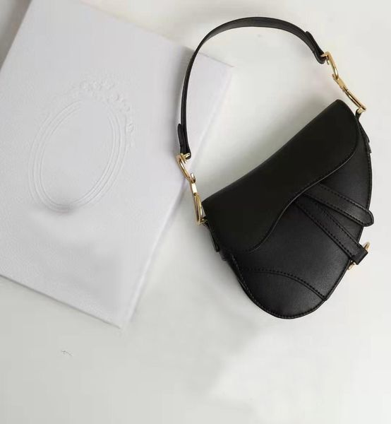 2020 autumn and winter fashion latest shoulder bag female black saddle bag to send shoulder strap size 25.5 20 6.5
2020 autumn and winter fashion latest shoulder bag female black saddle bag to send shoulder strap size 25.5 20 6.5