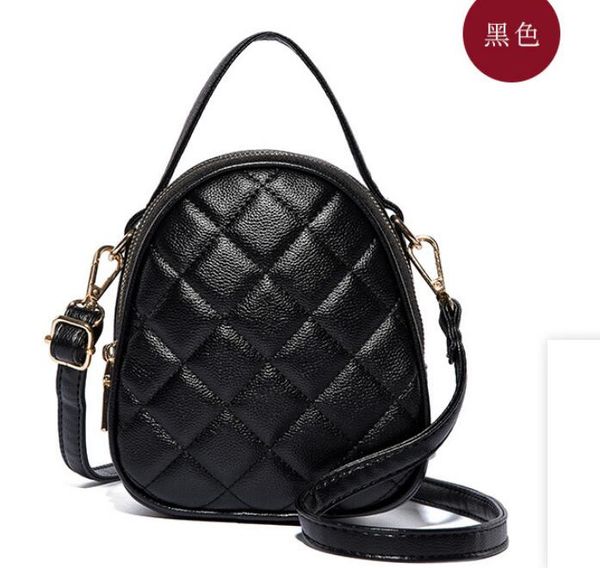 2020 the stylish lady's round cake tote bag with diagonal straps and trim mini size :15*9*17 cm
2020 the stylish lady's round cake tote bag with diagonal straps and trim mini size :15*9*17 cm