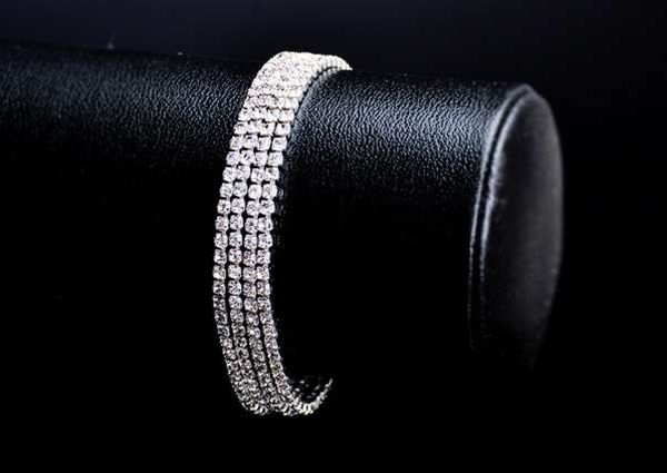 woman zirconia tennis bracelet iced zircon jewelry paved iced out link chain for lady bangle chains sale, Golden;silver
woman zirconia tennis bracelet iced zircon jewelry paved iced out link chain for lady bangle chains sale, Golden;silver