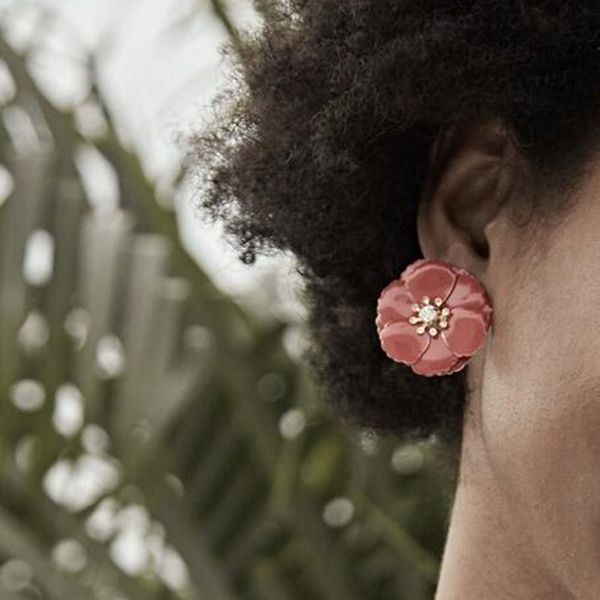 european and american new stars with the same paragraph fashion wild alloy flower earrings temperament simple earrings female, Golden;silver
european and american new stars with the same paragraph fashion wild alloy flower earrings temperament simple earrings female, Golden;silver