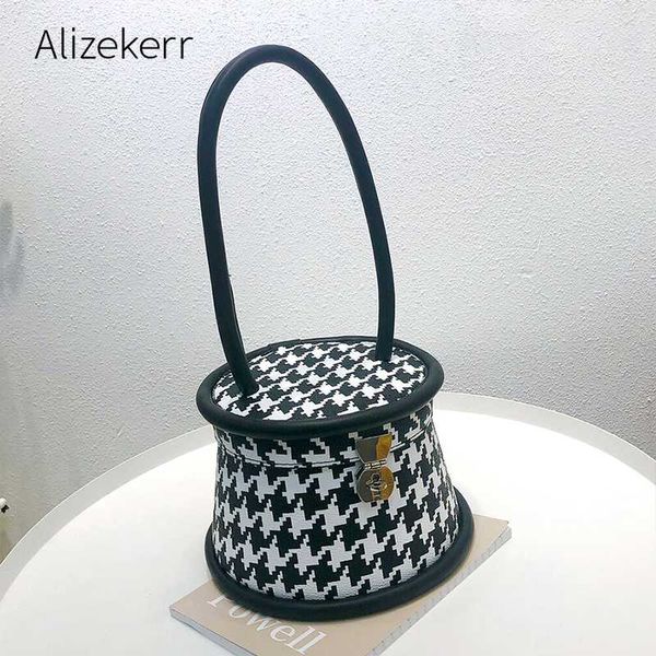 houndstooth printed bucket handbag women 2020 new korean barrel-shaped box tote bag ladies checked printing personality fashion
houndstooth printed bucket handbag women 2020 new korean barrel-shaped box tote bag ladies checked printing personality fashion