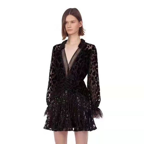autumn and winter black lace light mature short skirt velvet leopard bright line v-neck long sleeve pleated dress a50, White;black
autumn and winter black lace light mature short skirt velvet leopard bright line v-neck long sleeve pleated dress a50, White;black