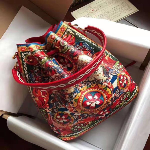new roman empire water barrel pack with ancient style painting multicolored blue and white porcelain single shoulder crossing wo
new roman empire water barrel pack with ancient style painting multicolored blue and white porcelain single shoulder crossing wo