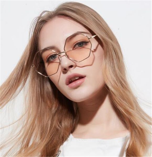 2020 new outdoor driving men sunglasse polarized goggles fashion women sun glasses vintage glasses high quality, White;black
2020 new outdoor driving men sunglasse polarized goggles fashion women sun glasses vintage glasses high quality, White;black