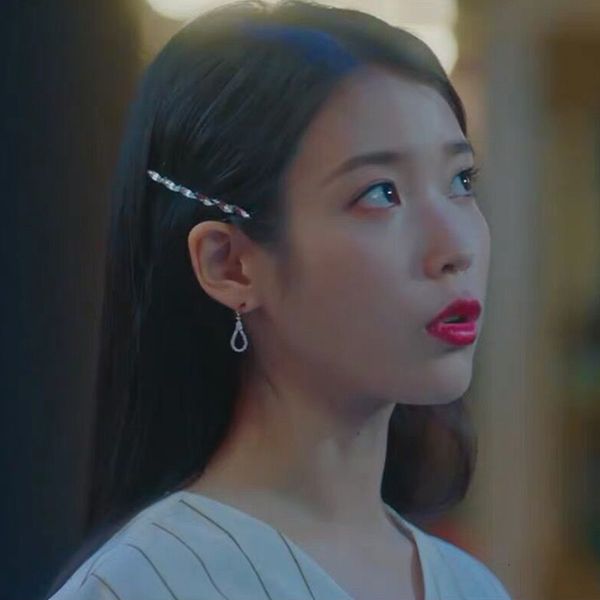 east gate iu nervous secret poison rhinestone edge clamp ins one word side fringe mix hair decorate, Golden;white 
east gate iu nervous secret poison rhinestone edge clamp ins one word side fringe mix hair decorate, Golden;white