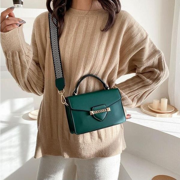 outlet women handbag new striped wide shoulder strap fashion bag small fresh leather shoulder bag chain decoration women messenger bag
outlet women handbag new striped wide shoulder strap fashion bag small fresh leather shoulder bag chain decoration women messenger bag