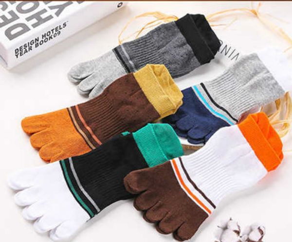 1 pair 5 colors men five finger toe pure cotton sports socks comfortable gift for men simple design daily commuter socks, Black
1 pair 5 colors men five finger toe pure cotton sports socks comfortable gift for men simple design daily commuter socks, Black