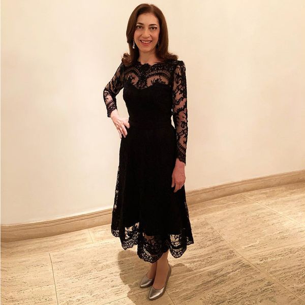 black a line lace mother of the bride dresses with long sleeves sheer bateau neck evening gowns tea length wedding guest dress, Black;red
black a line lace mother of the bride dresses with long sleeves sheer bateau neck evening gowns tea length wedding guest dress, Black;red