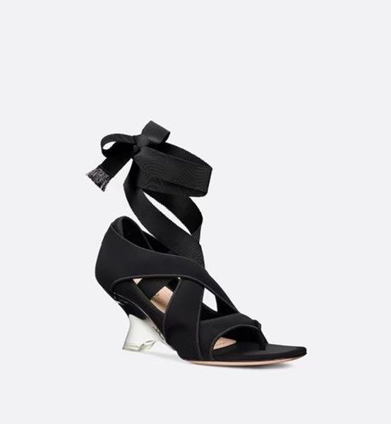 2019 Fashion black gray sandals for women Alien heel Fancy heel Clip toe shoes Women's shoes with cross ties
2019 Fashion black gray sandals for women Alien heel Fancy heel Clip toe shoes Women's shoes with cross ties