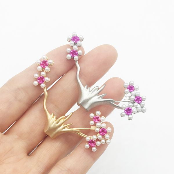 women brooches new trendy simulated pearl flower pins and brooches vintage safety metal party dress pin jewelry broche, Gray
women brooches new trendy simulated pearl flower pins and brooches vintage safety metal party dress pin jewelry broche, Gray