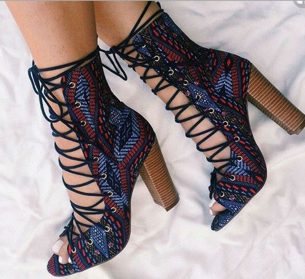 2018 европа и америка цвета соответствия вышитые рыбий рот толстый с внешней торговлей сексуальные женские сандалии уличный выстрел полый вы, Black
2018 европа и америка цвета соответствия вышитые рыбий рот толстый с внешней торговлей сексуальные женские сандалии уличный выстрел полый вы, Black