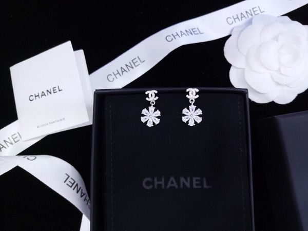 2019 новые женские серьги стерлингового серебра S925 высокого класса на заказ темпер
2019 новые женские серьги стерлингового серебра S925 высокого класса на заказ темпер