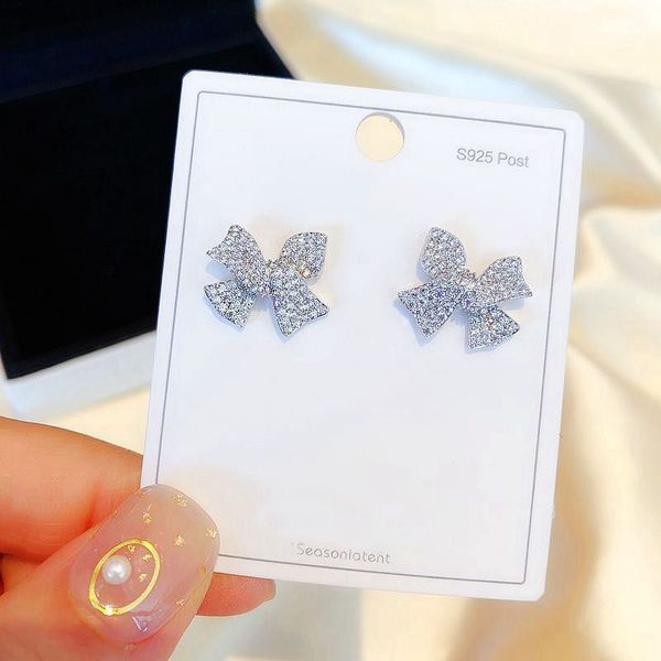 exquisite full micro paved cubic zircon bowknot stud earrings fashion women party gift jewelry, Golden;silver
exquisite full micro paved cubic zircon bowknot stud earrings fashion women party gift jewelry, Golden;silver