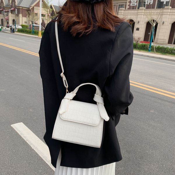 2020 new women's shoulder bag korean version messenger bag handbag underarm fashion crocodile pattern small square
2020 new women's shoulder bag korean version messenger bag handbag underarm fashion crocodile pattern small square