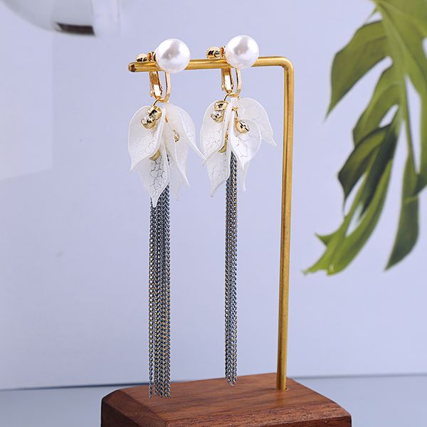 balanbiu imitation pearl crystal white acrylic flower long chains tassel gold color dangle earrings women screw-back no ear hole, Silver
balanbiu imitation pearl crystal white acrylic flower long chains tassel gold color dangle earrings women screw-back no ear hole, Silver
