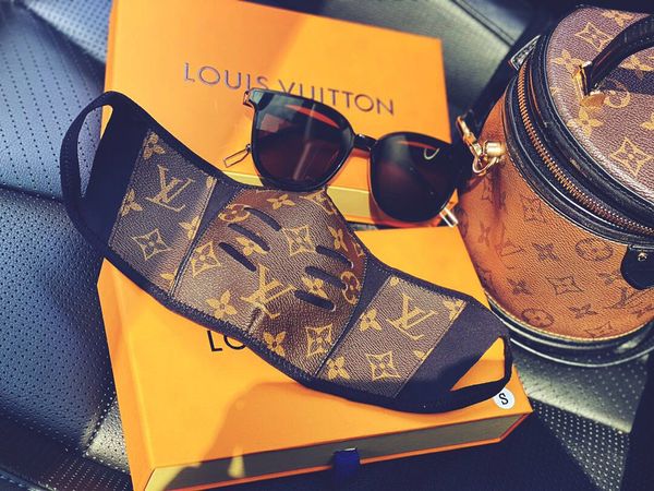 Кожа половина маска для лица, модный цветочный маска для лица муфель, держать вас в безопасности среди модных мужчин и женщин по DHL бесплатная доставка
Кожа половина маска для лица, модный цветочный маска для лица муфель, держать вас в безопасности среди модных мужчин и женщин по DHL бесплатная доставка