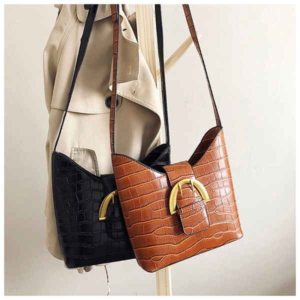 2019 new pattern autumn and winter the wind in hong kong restore ancient ways crocodile grain bag the tide. small bag single shoulder
2019 new pattern autumn and winter the wind in hong kong restore ancient ways crocodile grain bag the tide. small bag single shoulder
