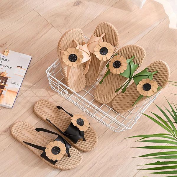 2020 new summer ladies flip flops trend non-slip flat bottom fashion ladies sandals and slippers wild beach shoes, Black
2020 new summer ladies flip flops trend non-slip flat bottom fashion ladies sandals and slippers wild beach shoes, Black