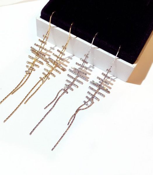 wholesale-new ins fashion luxury designer super glittering sparkling diamonds cute fish long dangle stud earrings for woman girls, Golden;silver
wholesale-new ins fashion luxury designer super glittering sparkling diamonds cute fish long dangle stud earrings for woman girls, Golden;silver