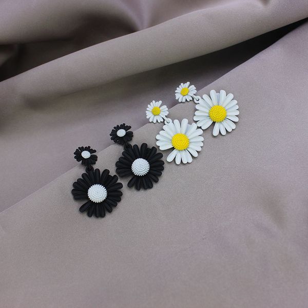 shiny side new fashion brand jewelry daisy flower stud earrings for women simple style gift summer earrings, Golden;silver
shiny side new fashion brand jewelry daisy flower stud earrings for women simple style gift summer earrings, Golden;silver