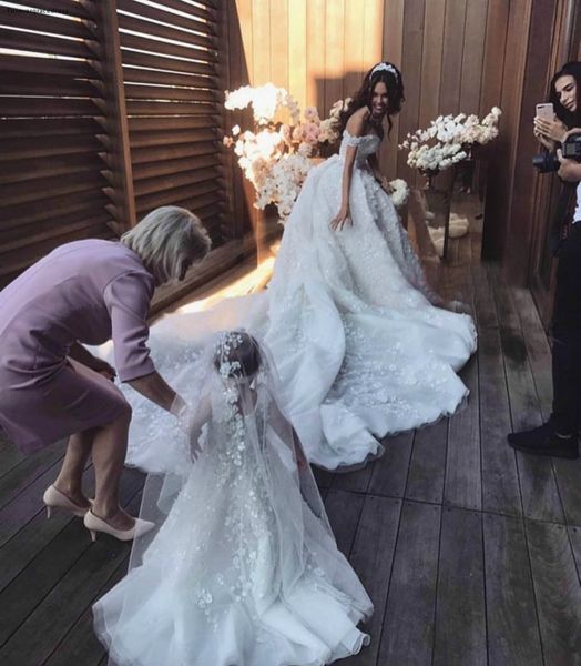 2019 new arrival arabic wedding dresses sweetheart noble lace appliques off shoulder country garden bride bridal gown custom made plus size, White
2019 new arrival arabic wedding dresses sweetheart noble lace appliques off shoulder country garden bride bridal gown custom made plus size, White