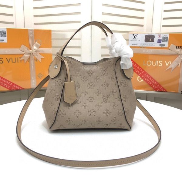 318l2020 new genuine leather menger bag women original box fashion purse lady handbag luxury tote famous brand designer
318l2020 new genuine leather menger bag women original box fashion purse lady handbag luxury tote famous brand designer