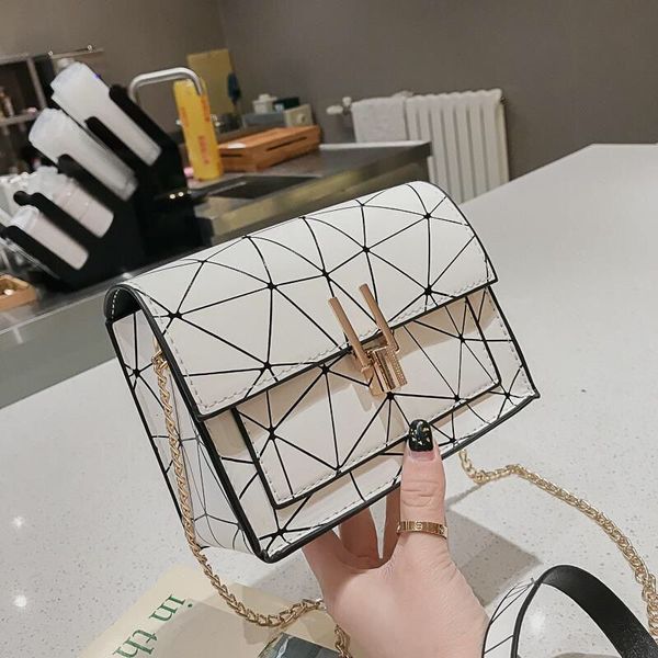 women shoulder bags 2020 summer new korean version of the messenger bag handbag chain wild crack printing wild shoulder bag
women shoulder bags 2020 summer new korean version of the messenger bag handbag chain wild crack printing wild shoulder bag