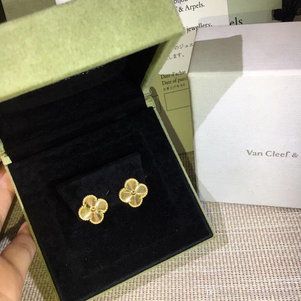 luxurious quality brand name stud earring flower design and earring for women wedding jewelry gift drop shipping ps6705a, Golden
luxurious quality brand name stud earring flower design and earring for women wedding jewelry gift drop shipping ps6705a, Golden