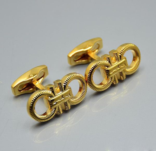 wholesale promotion man cufflinks jewelry men shirt cuff links butterfly type cuff buttons as mens christmas gifts, Silver 
wholesale promotion man cufflinks jewelry men shirt cuff links butterfly type cuff buttons as mens christmas gifts, Silver