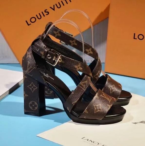 New Fashion Women's chunky heels sandals Beach shoes Leather casual slippers female Peep Toe Sandals 19ss#40131
New Fashion Women's chunky heels sandals Beach shoes Leather casual slippers female Peep Toe Sandals 19ss#40131