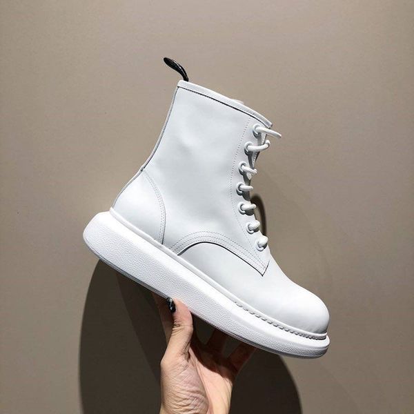 2019 new designer luxury boots half boots australia leather fashion women/men black/white genuine leather flat heels flat bottom
2019 new designer luxury boots half boots australia leather fashion women/men black/white genuine leather flat heels flat bottom