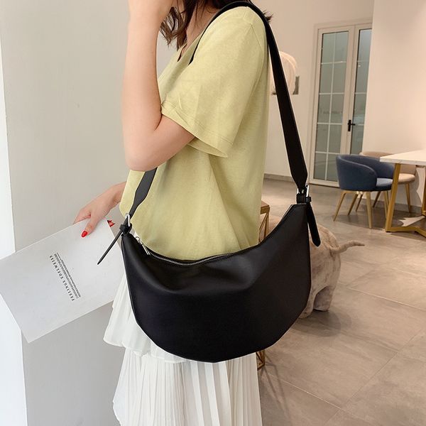 2020 new shoulder bag women's casual fashion korean version of the simple solid color messenger
2020 new shoulder bag women's casual fashion korean version of the simple solid color messenger