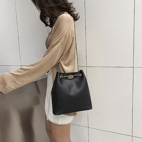 women bucket bag female single shoulder bag 2020 new joker his female fashion chain handbag women messenger
women bucket bag female single shoulder bag 2020 new joker his female fashion chain handbag women messenger