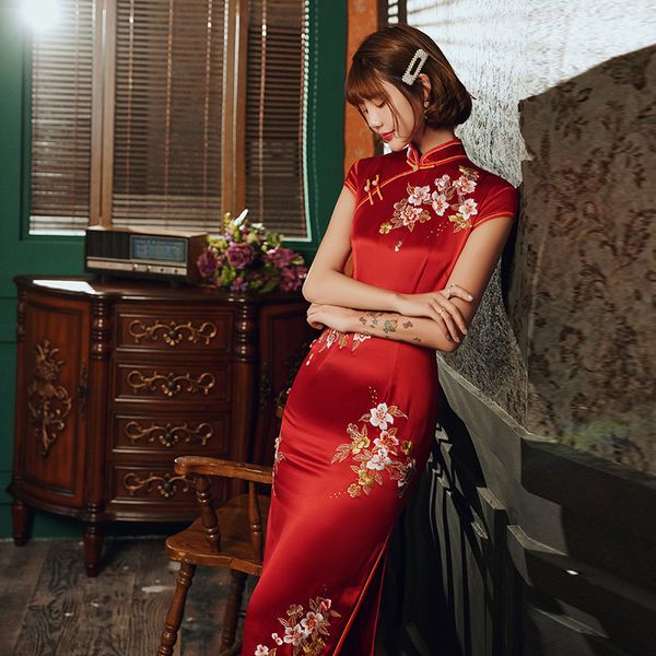 elegant women mandarin collar satin qipao embroidery flower wedding party gown novelty high split red qipao long veatidso
elegant women mandarin collar satin qipao embroidery flower wedding party gown novelty high split red qipao long veatidso